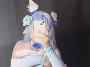 Schattig meisje neemt selfie en vingert haar poesje