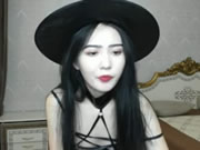 Koreaans meisje danst en masturbeert